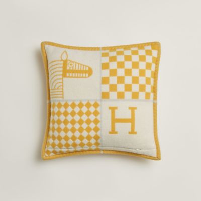 103820M 04_back_wm_4?size=3000